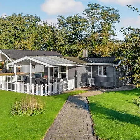 Stunning In With 3 Bedrooms And Wifi *