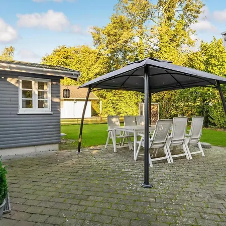 Stunning In With 3 Bedrooms And Wifi *