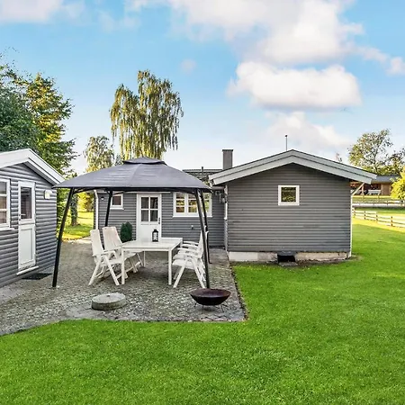 Hébergement de vacances Stunning In With 3 Bedrooms And Wifi *